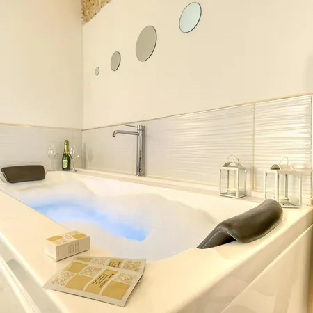 Andrea's Luxury Climatizzata Con Vasca Idromassaggio Nel Centro Storico Apartment Presicce