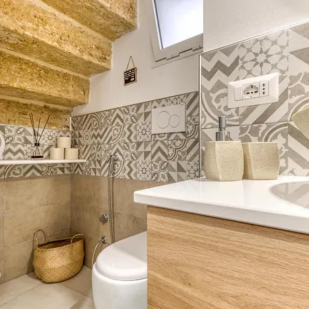 Andrea's Luxury Climatizzata Con Vasca Idromassaggio Nel Centro Storico Apartment *