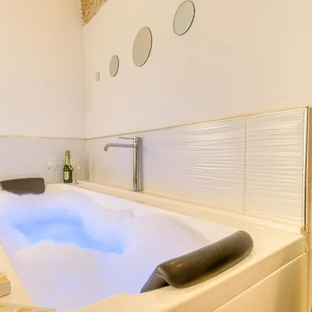 Andrea's Luxury Climatizzata Con Vasca Idromassaggio Nel Centro Storico * Презичче