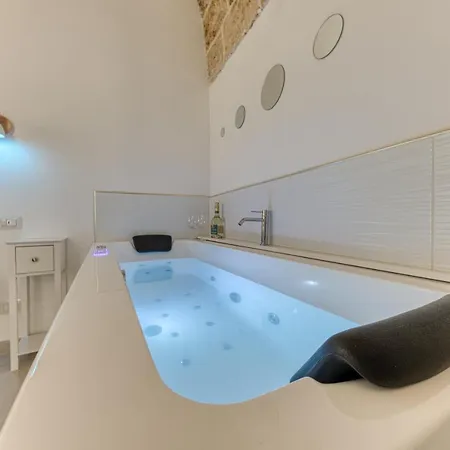 Andrea's Luxury Climatizzata Con Vasca Idromassaggio Nel Centro Storico *