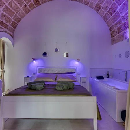 Andrea's Luxury Climatizzata Con Vasca Idromassaggio Nel Centro Storico Apartament