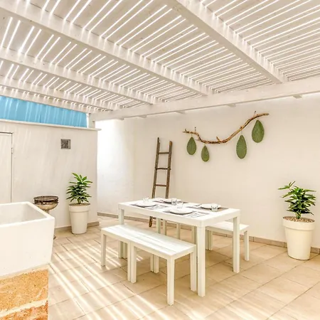 Andrea's Luxury Climatizzata Con Vasca Idromassaggio Nel Centro Storico Διαμέρισμα *