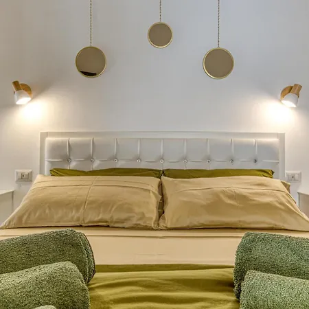 Andrea's Luxury Climatizzata Con Vasca Idromassaggio Nel Centro Storico Apartment *