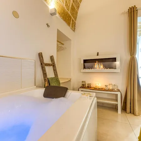 Andrea's Luxury Climatizzata Con Vasca Idromassaggio Nel Centro Storico Διαμέρισμα *