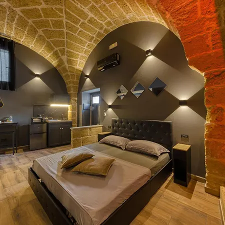 Andrea's Luxury Climatizzata Con Vasca Idromassaggio Nel Centro Storico 아파트 *