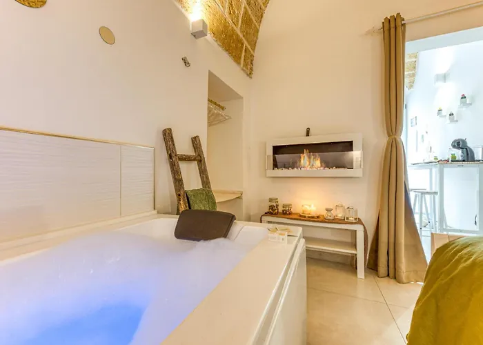 Andrea's Luxury Climatizzata Con Vasca Idromassaggio Nel Centro Storico Appartement *